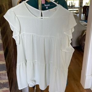 Cute top with flutter sleeves 💚